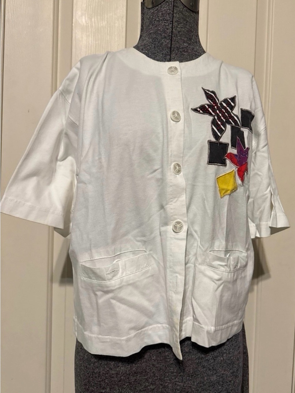CHAUS White Short-Sleeve Button Front Jacket with Floral Patch